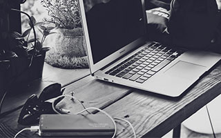 买股票用什么平台好:快速选择股票的技巧-中期分红稳定性不断提升 超200家沪市公司连续两年派发“年中红包”